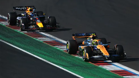 Max Verstappen persigue a Lando Norris