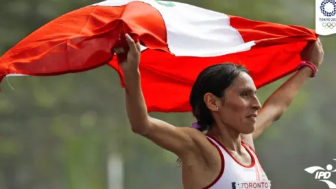 Encabezados por Gladys Tejeda, delegación de atletismo llegó a Tokio 2020