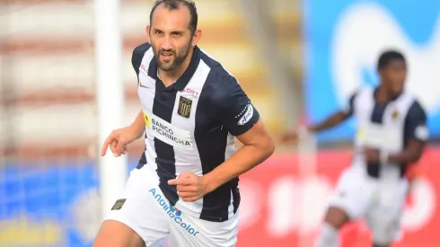 Hernán Barcos anotó golazo y colocó de líder de la Fase 2 de la Liga 1 a Alianza Lima