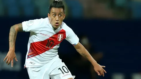 ¡Llegó el '10'! Christian Cueva aterrizó en Lima y el sábado entrenará en Videna con la Selección