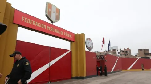 Federación Peruana de Fútbol prohíbe negociaciones entre clubes y Consorcio Televisivo