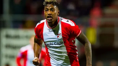 Con toda la confianza: Miguel Araujo anotó de cabeza para la victoria del FC Emmen y mandó saludos