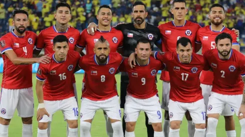 Chile convoca de emergencia a dos jugadores de Europa para duelo ante Perú por Eliminatorias