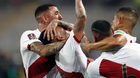 Con tantos de Cueva y Peña, Perú derrotó 2-0 a Chile y sigue respirando en las Eliminatorias