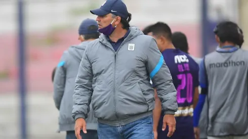 ¡Tiene la confianza! Carlos Bustos seguirá un año más en Alianza Lima
