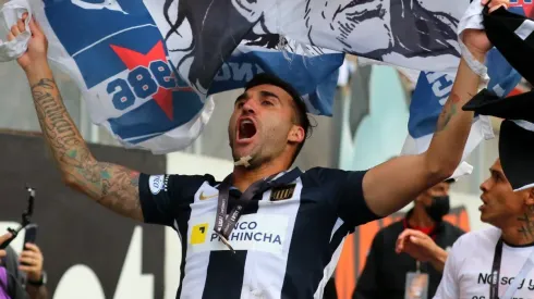 Pablo Míguez celebrando el título 2021 de Alianza Lima. (Foto: Liga de Fútbol Profesional)