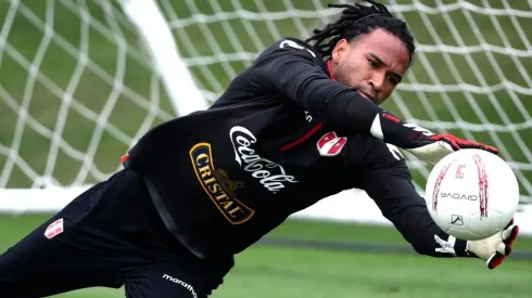 Pedro Gallese entrenándose en la VIDENA. (Foto: Twitter Selección Peruana)