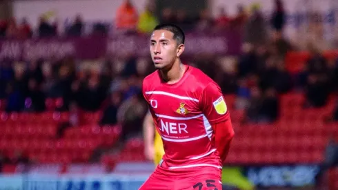 Rodrigo Vilca jugando para Doncaster Rovers ante Lincoln City por la Tercerda División Inglesa. Foto: Getty
