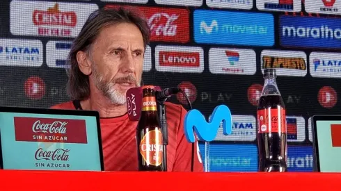 Ricardo Gareca en conferencia dando la lista de jugadores de Perú. (Foto: Twitter Selección Peruana)
