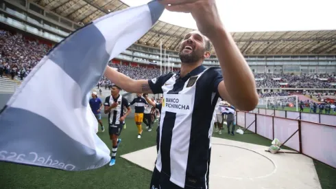 Hernán Barcos rechazó millonaria oferta del fútbol asiático para quedarse en Alianza Lima. Foto: Andina
