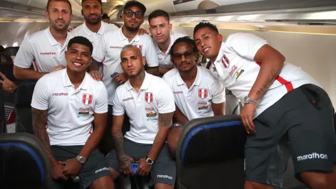 Selección Peruana viajo rumbo a Montevideo para enfrentar a Uruguay este jueves. Foto: FPF
