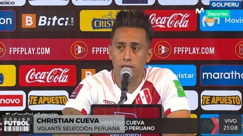 Christian Cueva y su molestia tras el gol no cobrado por el árbitro Anderson Daronco. Foto: Movistar
