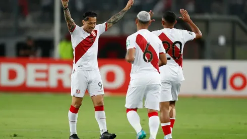 Perú derrotó 2-0 a Paraguay y se quedó con el repechaje a Qatar 2022. Foto: FPF