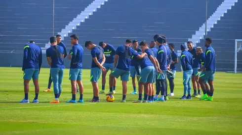 El plantel de Alianza Lima entrenando en Matute. (Foto: Twitter Alianza Lima)