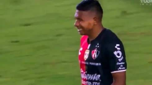 Edison Flores erró penal y le llovieron críticas por hinchas del Atlas. (Foto: Captura de pantalla)
