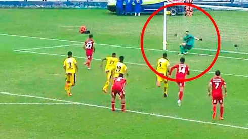 ¡De Ripley! Yotún picó penal, pero Limousin hizo espectacular maniobra. (Foto: Captura de pantalla)