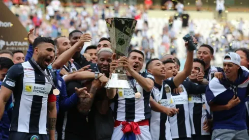 Alianza Lima fue campeón en la temporada 2021 de la Liga 1 con Carlos Bustos como DT. Foto: Andina
