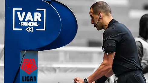 Las 3 grandes dificultades para implementar el VAR en el fútbol peruano. (Foto: Getty Images)