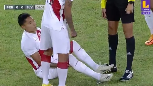 Raúl Ruidíaz salió lesionado del encuentro ante El Salvador. Foto: Latina