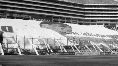Lamentable momento: un hincha de Universitario murió en pleno partido. (Foto: Twitter Universitario de Deportes)