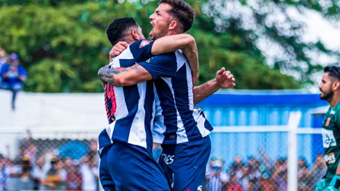 Con remate de lujo, Costa anotó de penal el 1-1 en Piura
