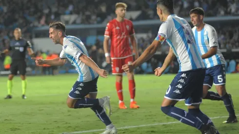 Racing Club con Paolo Guerrero en cancha le ganó a Huracán