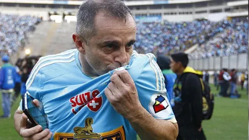 ¿Julinho hizo la de Mourinho con su medalla de la Libertadores?
