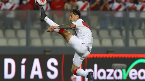 LIMA, PERU – MARCH 29: Gianluca Lapadula of Peru controls the ball during the FIFA World Cup Qatar 2022 qualification match between Peru and Paraguay at Estadio Nacional de Lima on March 29, 2022 in Lima, Peru. (Photo by Leonardo Fernandez/Getty Images)

