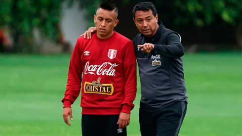 Ñol Solano critica a Cueva por jugar en el Perú
