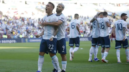 RIO DE JANEIRO, BRAZIL - JUNE 28: Lautaro Martinez of Argentina celebrates with teammate Sergio Aguero after scoring the opening goal during the Copa America Brazil 2019 quarterfinal match between Argentina and Venezuela at Maracana Stadium on June 28, 2019 in Rio de Janeiro, Brazil. (Photo by Bruna Prado/Getty Images)