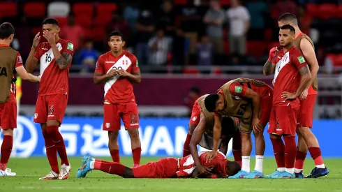 DOHA, QATAR – JUNE 13: Dejected Peru players support each other after being defeated by Australia in the 2022 FIFA World Cup Playoff match between Australia Socceroos and Peru at Ahmad Bin Ali Stadium on June 13, 2022 in Doha, Qatar. (Photo by Joe Allison/Getty Images)