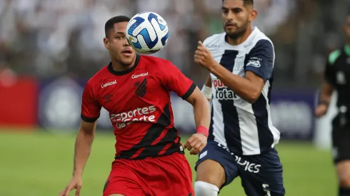 LIMA, PERU – APRIL 04: Roque Ferreira of Athletico Paranaense runs for the ball challenged by Carlos Zambrano of Alianza Lima during a Copa CONMEBOL Libertadores group G match between Alianza Lima and Athletico Paranaense at Estadio Alejandro Villanueva on April 4, 2023 in Lima, Peru. (Photo by Daniel Apuy/Getty Images)
