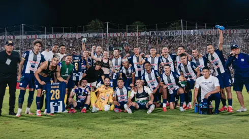 Alianza Lima festejando su pase a la fase de grupo de la Libertadores.
