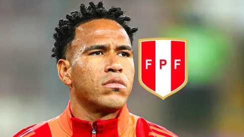 Pedro Gallese y el escudo de Perú.