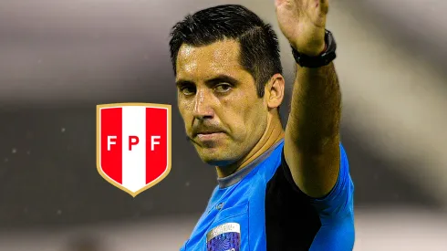 Cristián Garay con el escudo de Perú.