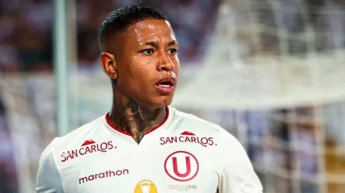 Andy Polo jugando por Universitario.