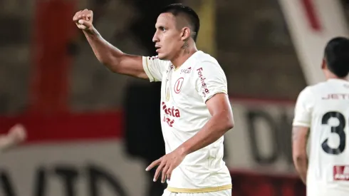 Universitario goleó a Melgar en el Monumental.