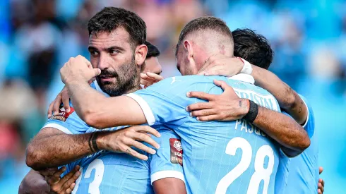 Martín Cauteruccio festejando junto a sus compañeros uno de sus dos goles.