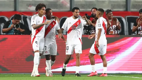 Juega en la Selección Peruana, pero en su club no lo quieren.