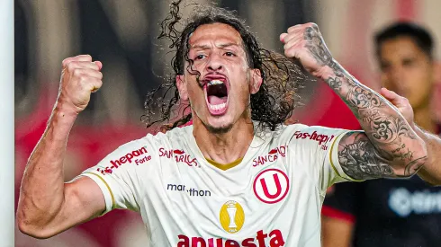 Williams Riveros y Universitario.