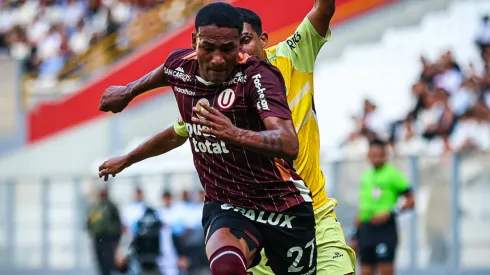 Juan Pablo II vs. Universitario.