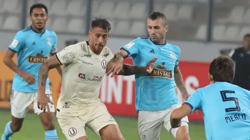 Universitario vs. Sporting Cristal, es uno de los grandes clásicos del fútbol peruano.