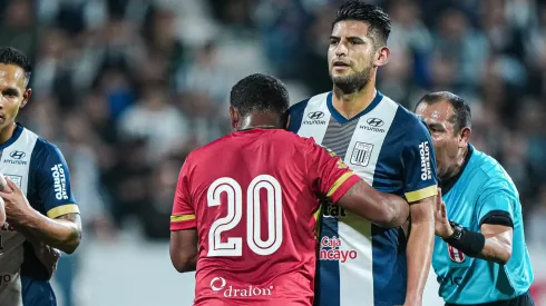 Carlos Zambrano contra Sport Huancayo.