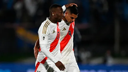 Luis Advíncula y Luis Ramos.