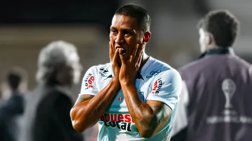 Pedro Aquino jugando en Alianza Lima.