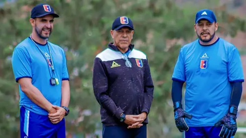 Roberto Mosquera y su comando técnico.