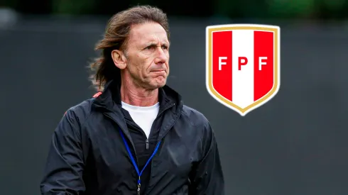Ricardo Gareca y el escudo de la Selección Peruana.