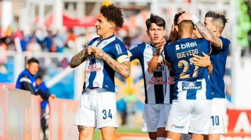 Paolo Guerrero celebrando con Alianza Lima.