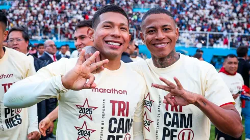 Edison Flores y Andy Polo en Universitario.