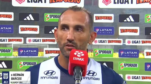 Hernán Barcos hablando con la prensa.